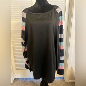 SHEIN Black Top with Multicolor Striped Sleeves